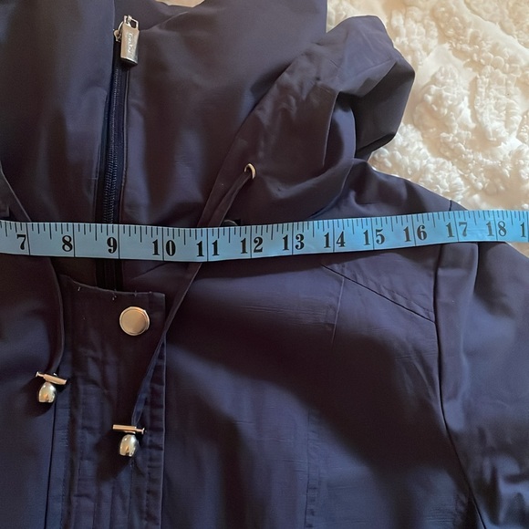 Rain coat - Picture 10 of 13